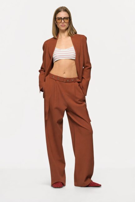 PANTALONE CON PINCES E CINTURA Mattone